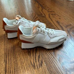 New Balance 327 Sneakers